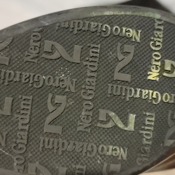 Boots - Picture 4 of 7